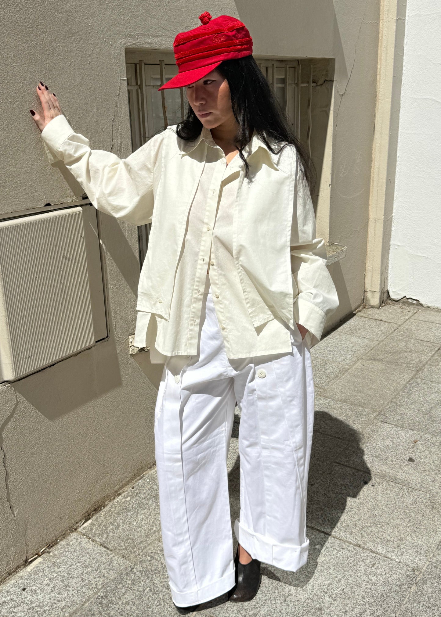 variant:off-white